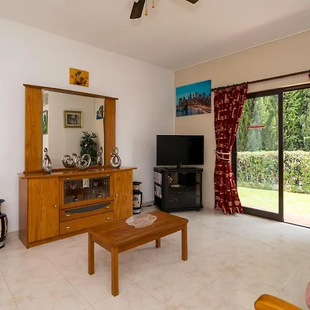Traditonal Three Bedroom Alegria Vila *