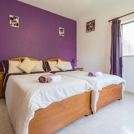 Vila Traditonal Three Bedroom Alegria Loulé