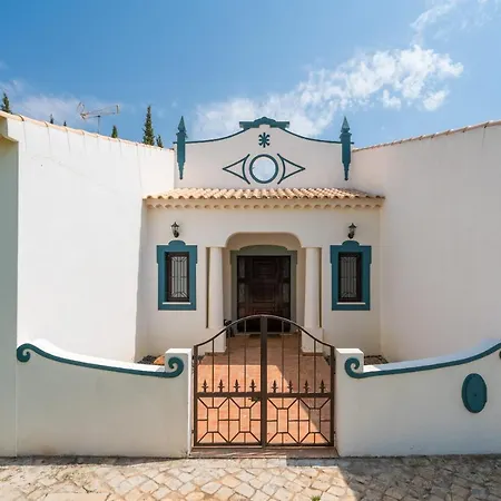 Traditonal Three Bedroom Alegria * Loulé
